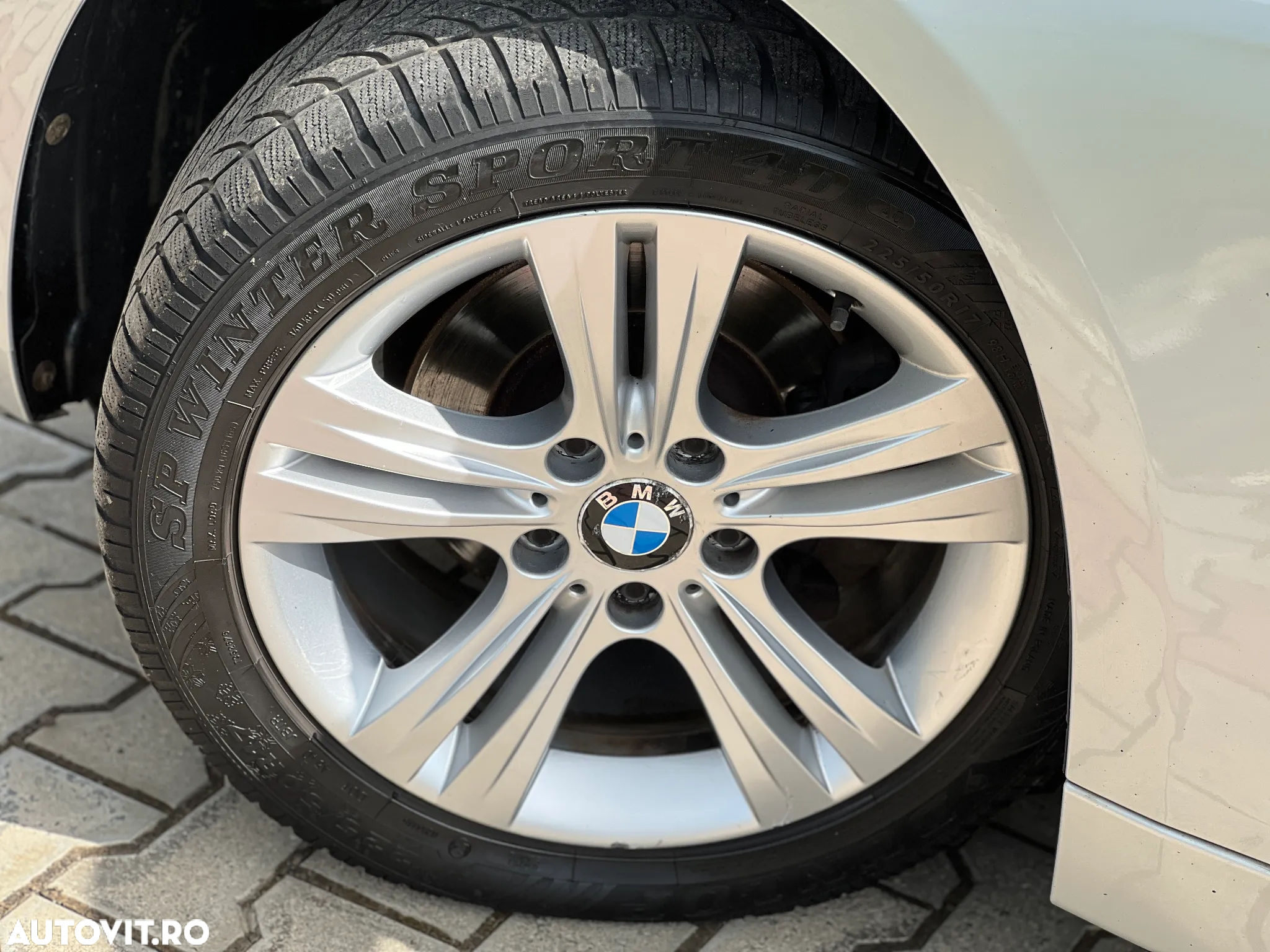 BMW Seria 3 318d Touring - 11