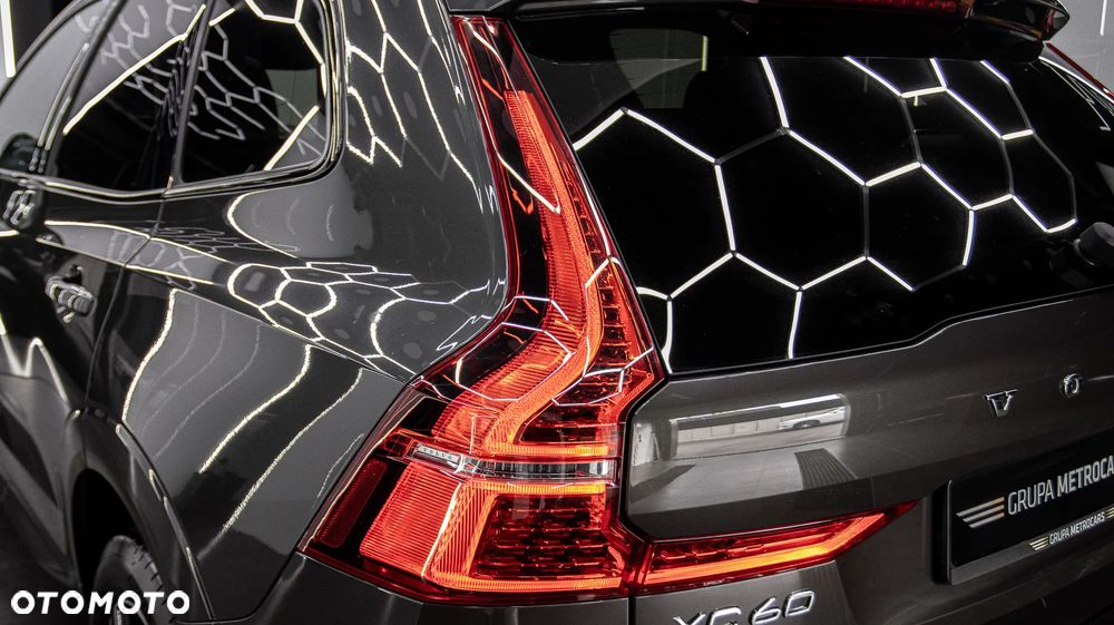Volvo XC 60 T6 Plug-In Hybrid AWD R-Design - 14