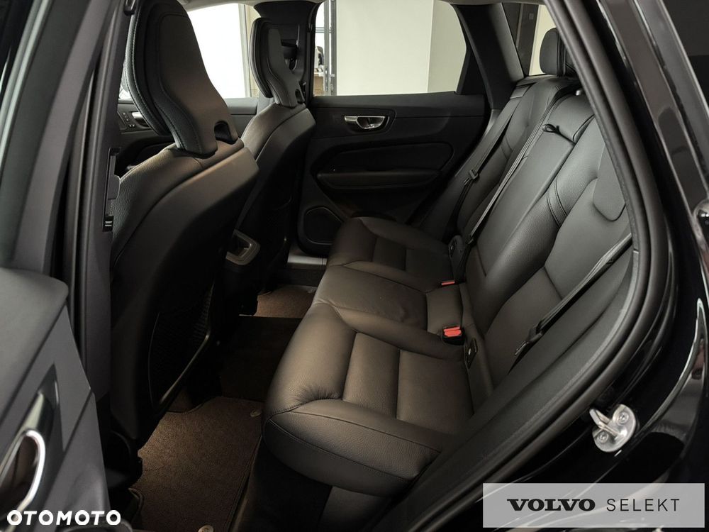 Volvo XC 60 B5 B AWD Plus Dark - 9