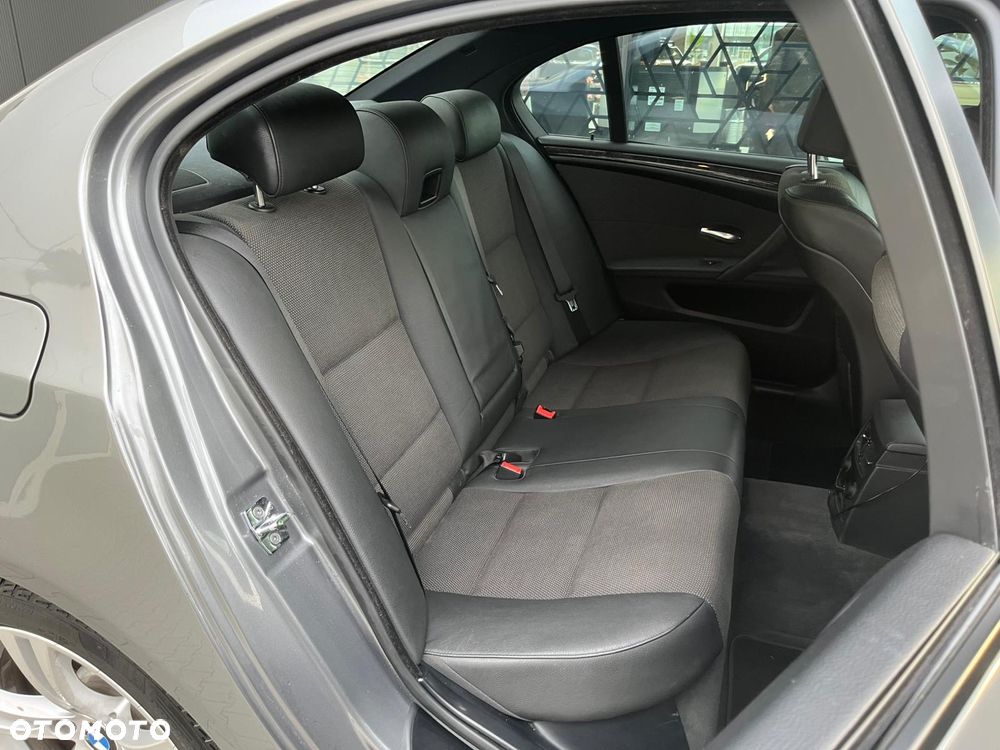 BMW Seria 5 540i - 22