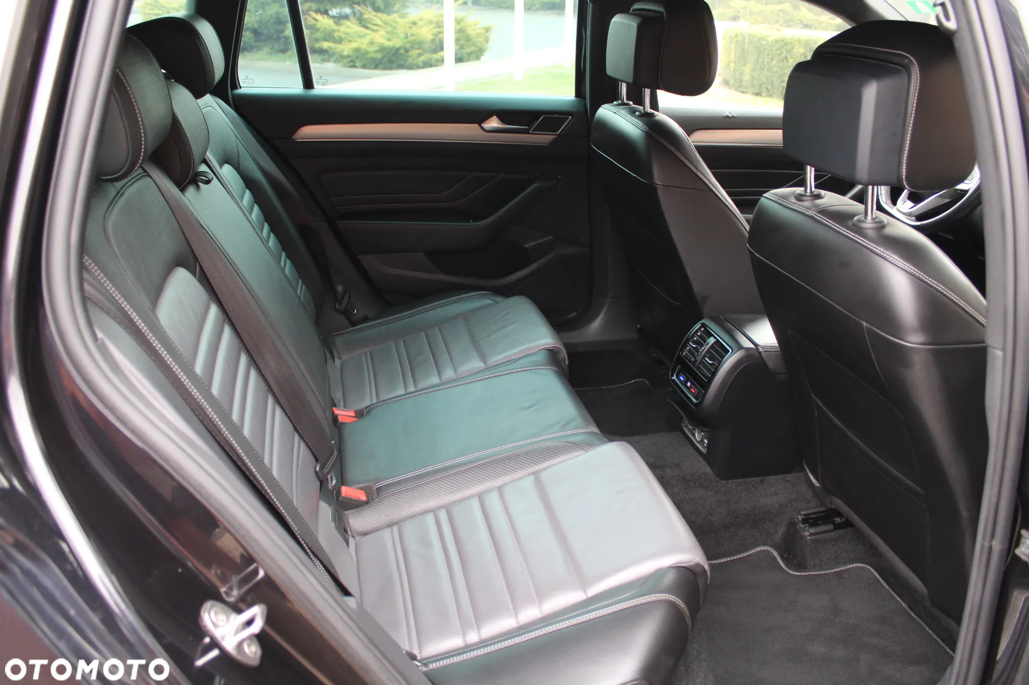 Volkswagen Passat Variant 2.0 TDI SCR DSG 4Motion Business - 15