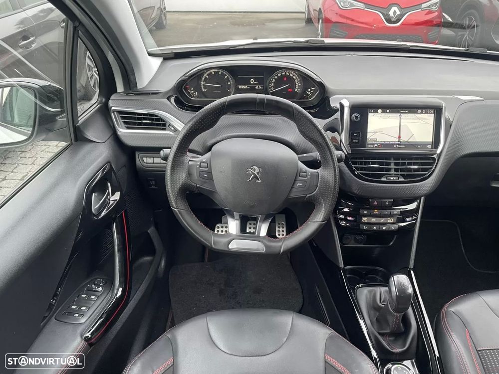 Peugeot 2008 1.2 PureTech GT Line - 4