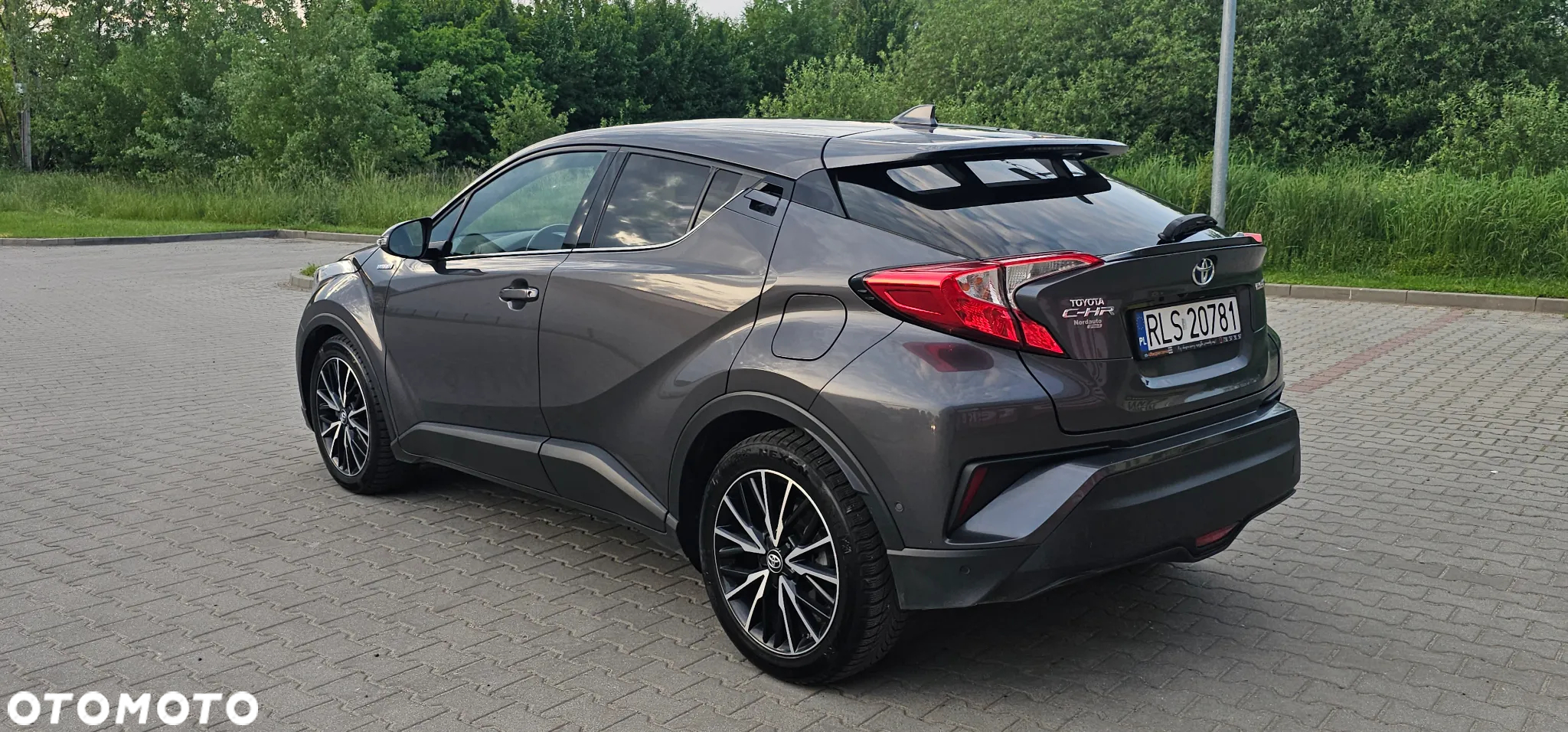 Toyota C-HR Hybrid Lounge - 4