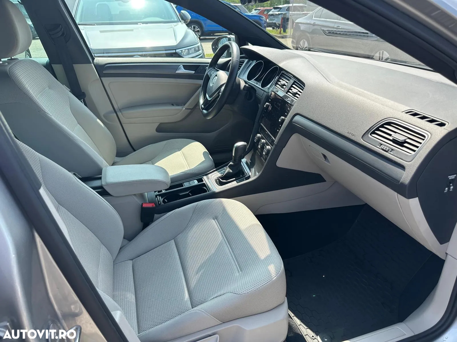 Volkswagen Golf 2.0 TDI DSG Comfortline - 14