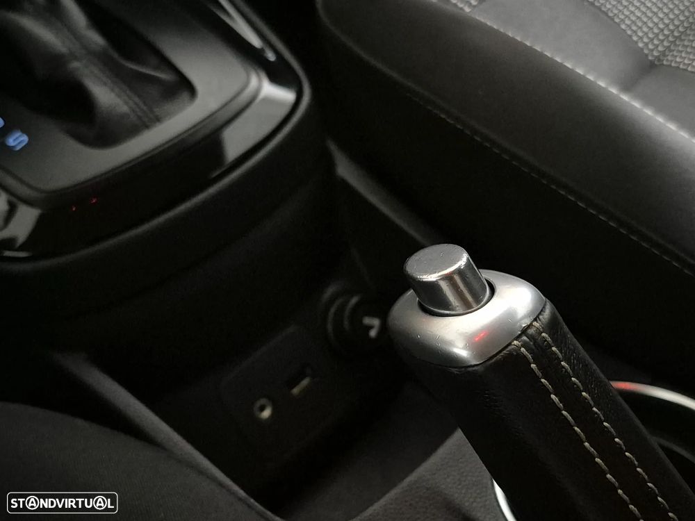 Ford Fiesta 1.0 T EcoBoost Titanium PowerShift - 24