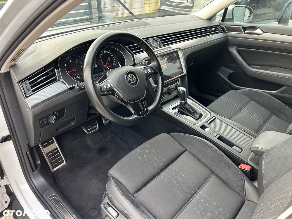 Volkswagen Passat Alltrack 2.0 TDI SCR DSG 4Motion - 16