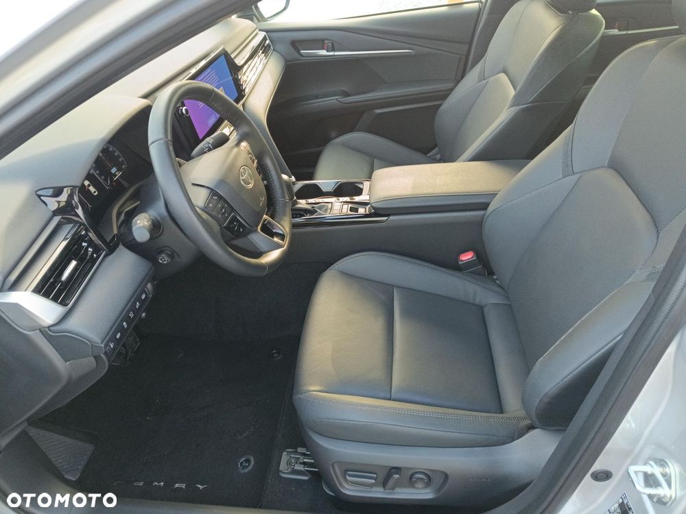Toyota Camry - 17