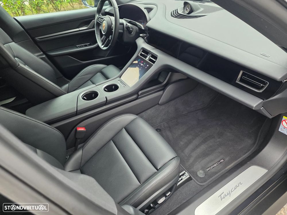 Porsche Taycan Sport Turismo - 21