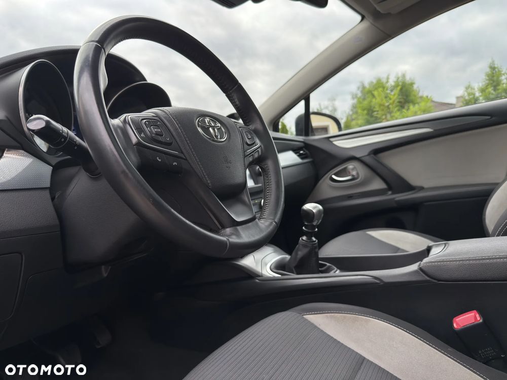 Toyota Avensis 1.8 Premium - 31