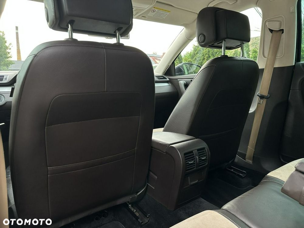 Volkswagen Passat - 12