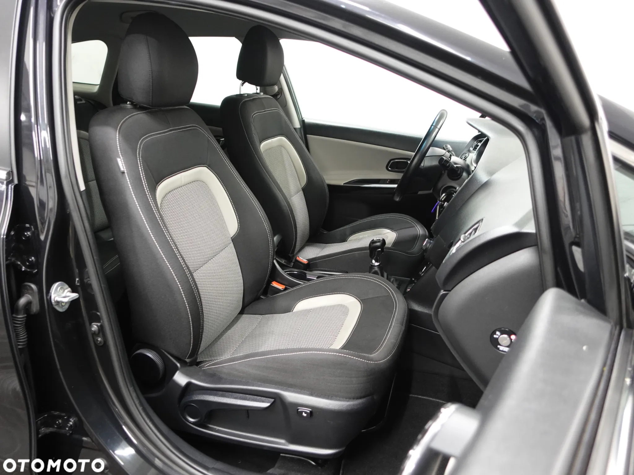 Kia Ceed 1.6 GDI ISG SW Spirit - 29