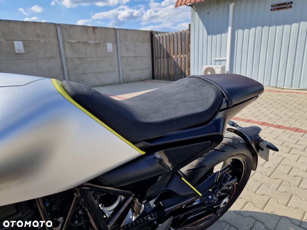 Husqvarna Vitpilen - 21