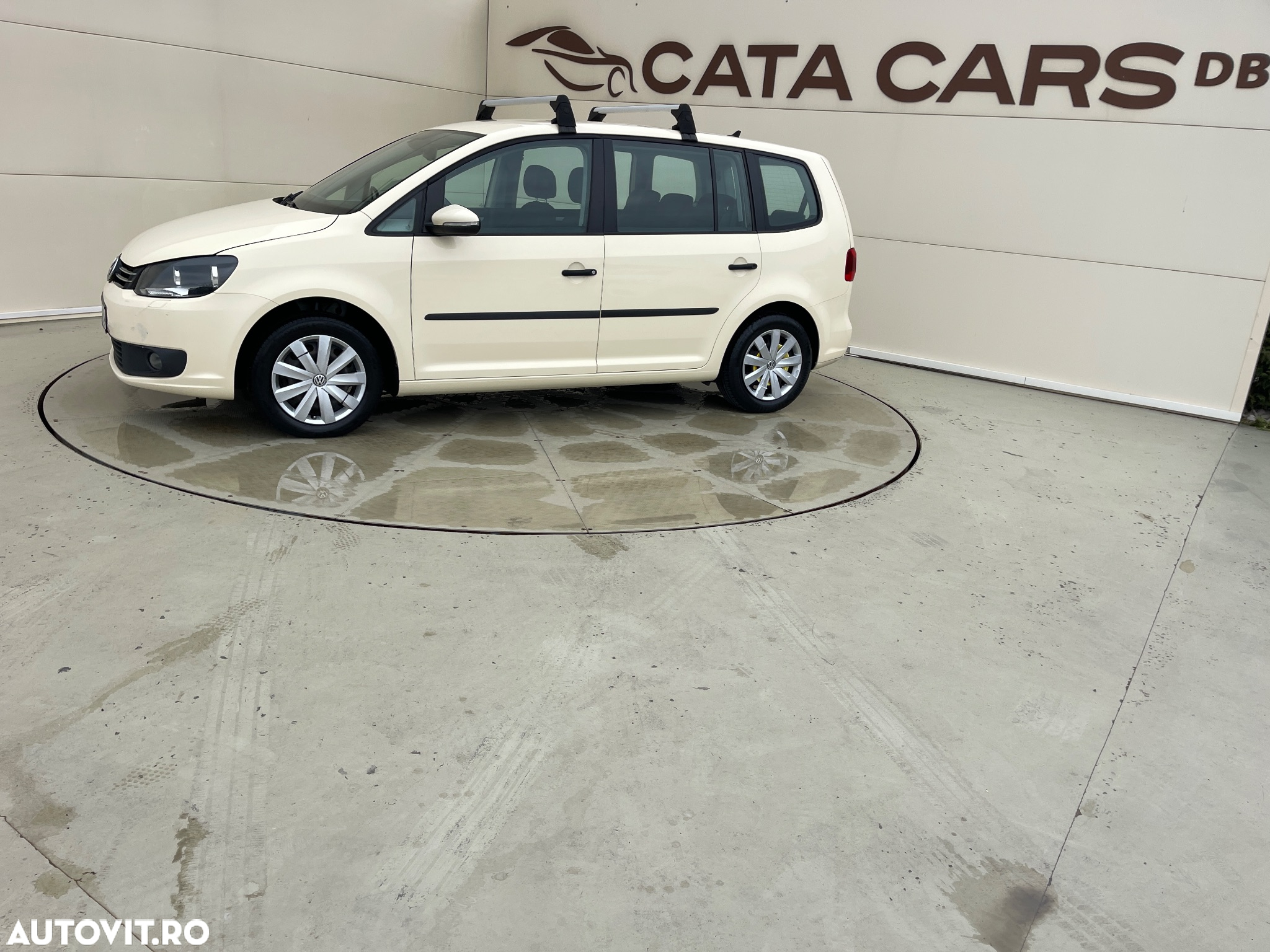 Volkswagen Touran 2.0 TDI DSG Comfortline - 6