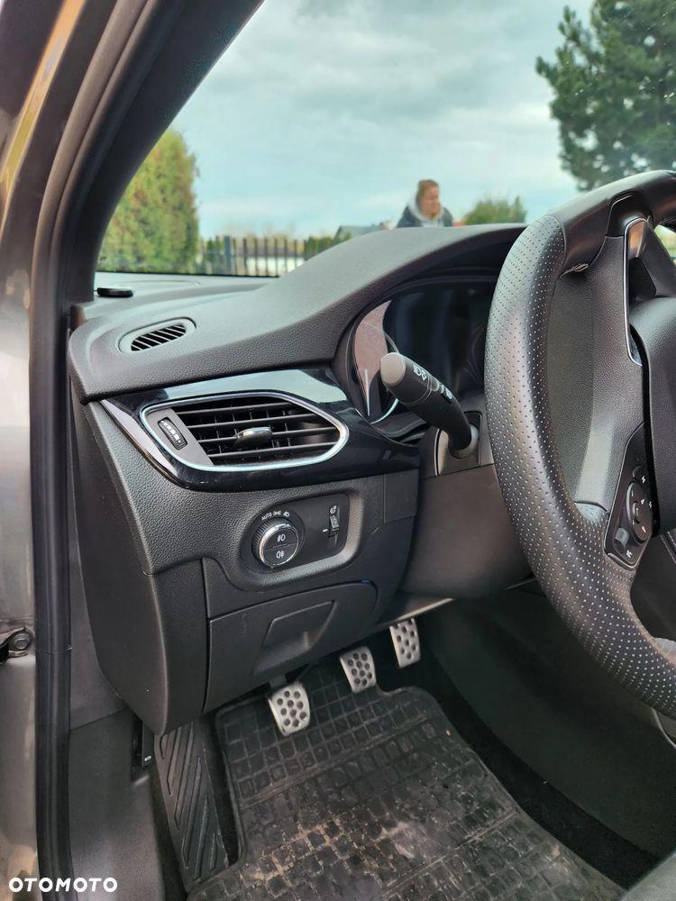 Opel Astra 1.2 T Ultimate S&S - 34