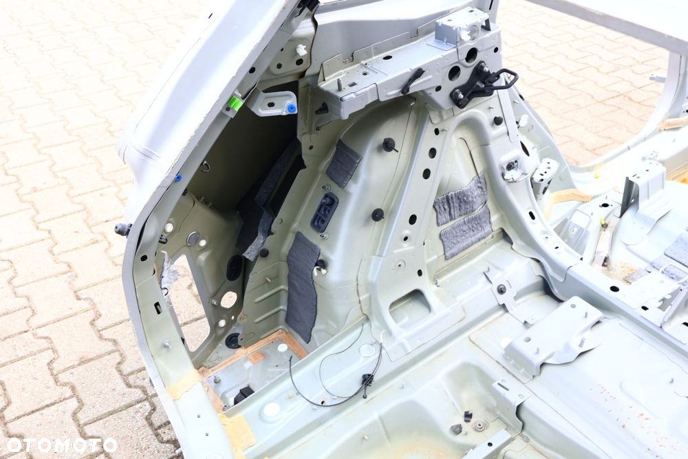 VOLVO XC60 II ĆWIARTKA BŁOTNIK LEWA TYŁ - 4