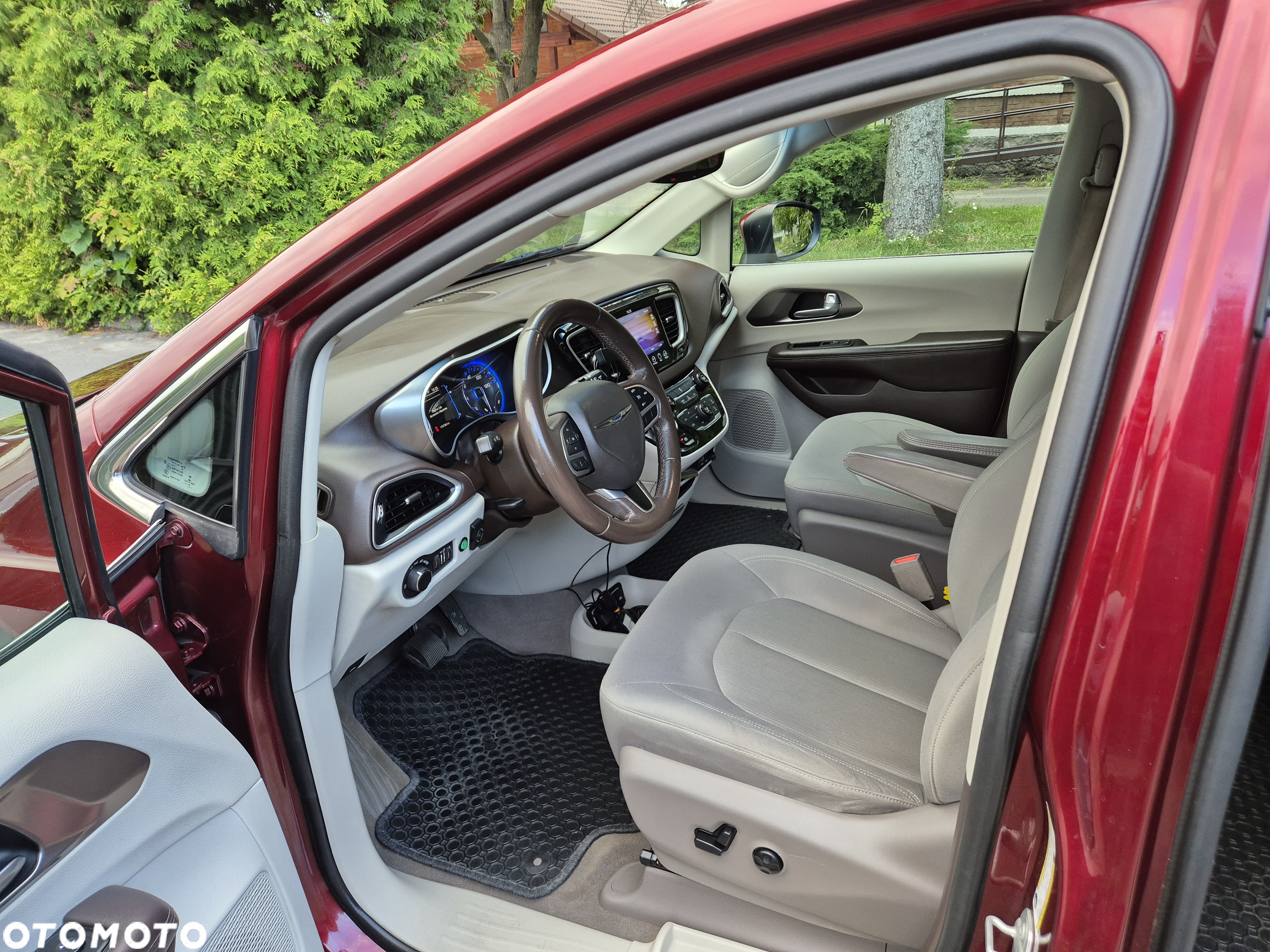 Chrysler Pacifica - 10