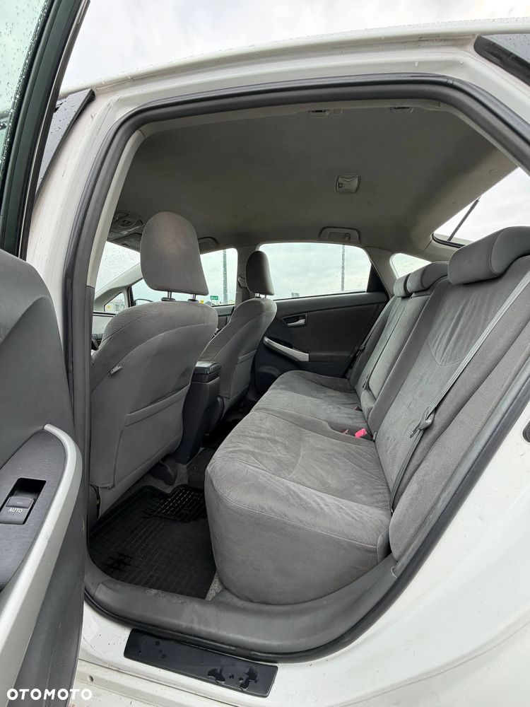 Toyota Prius 1.8 HSD Sol - 24