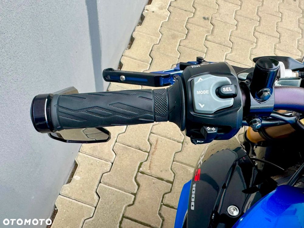 Suzuki GSX - 16