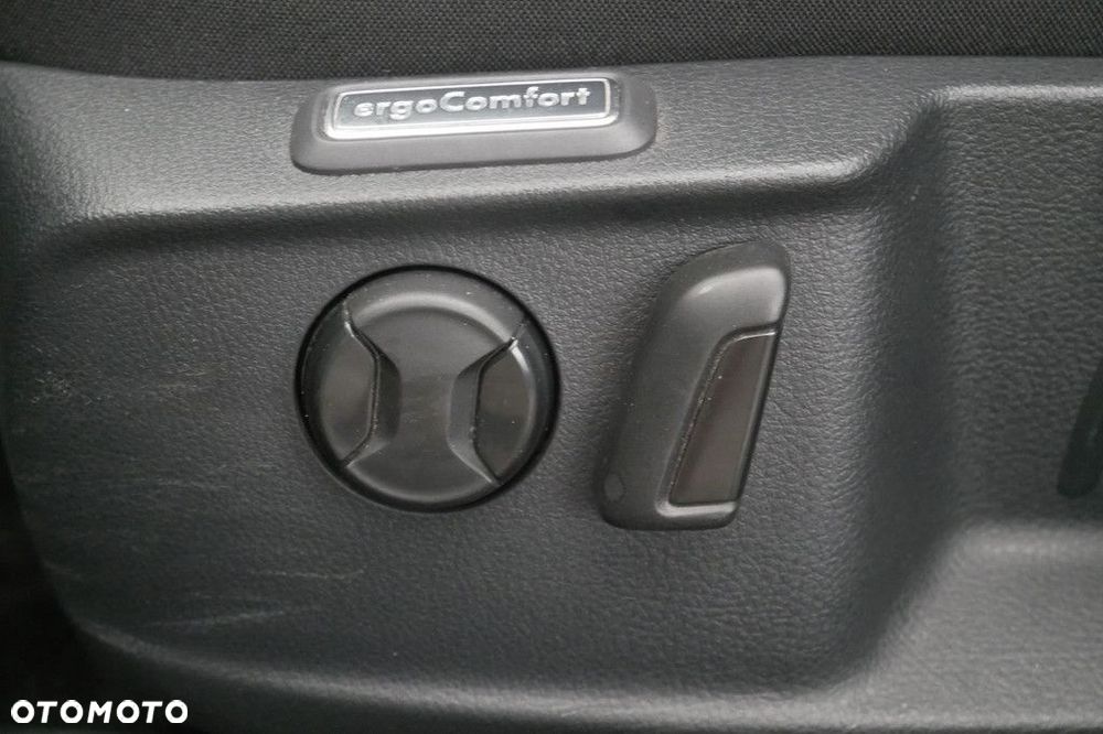 Volkswagen Passat Variant 2.0 TSI Business DSG - 27