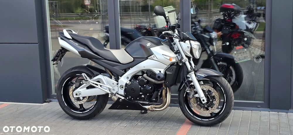 Suzuki GSR - 3
