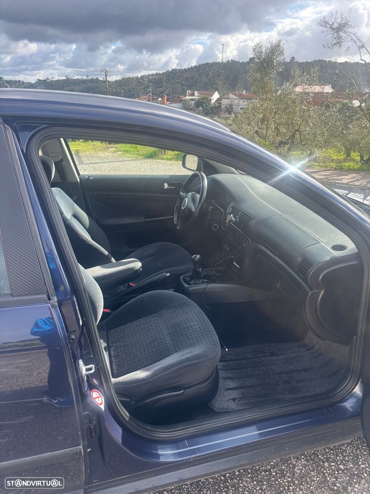 VW Passat 1.9 TDi Confortline - 6
