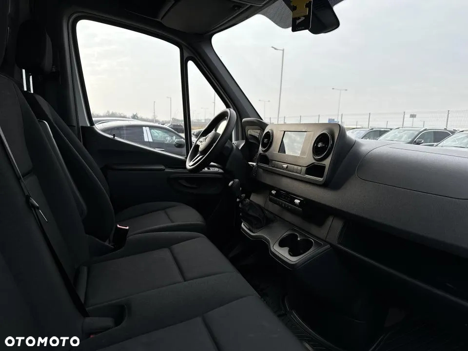 Mercedes-Benz Sprinter - 23