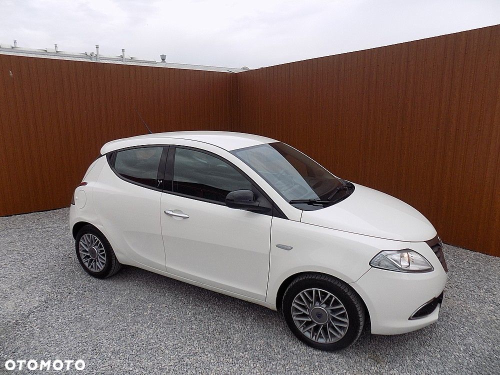 Lancia Ypsilon 0.9 Black&Red S&S - 28