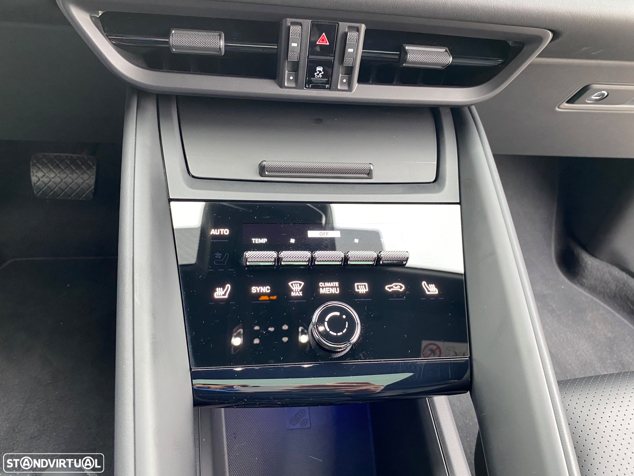 Porsche Macan Electric 4 - 17