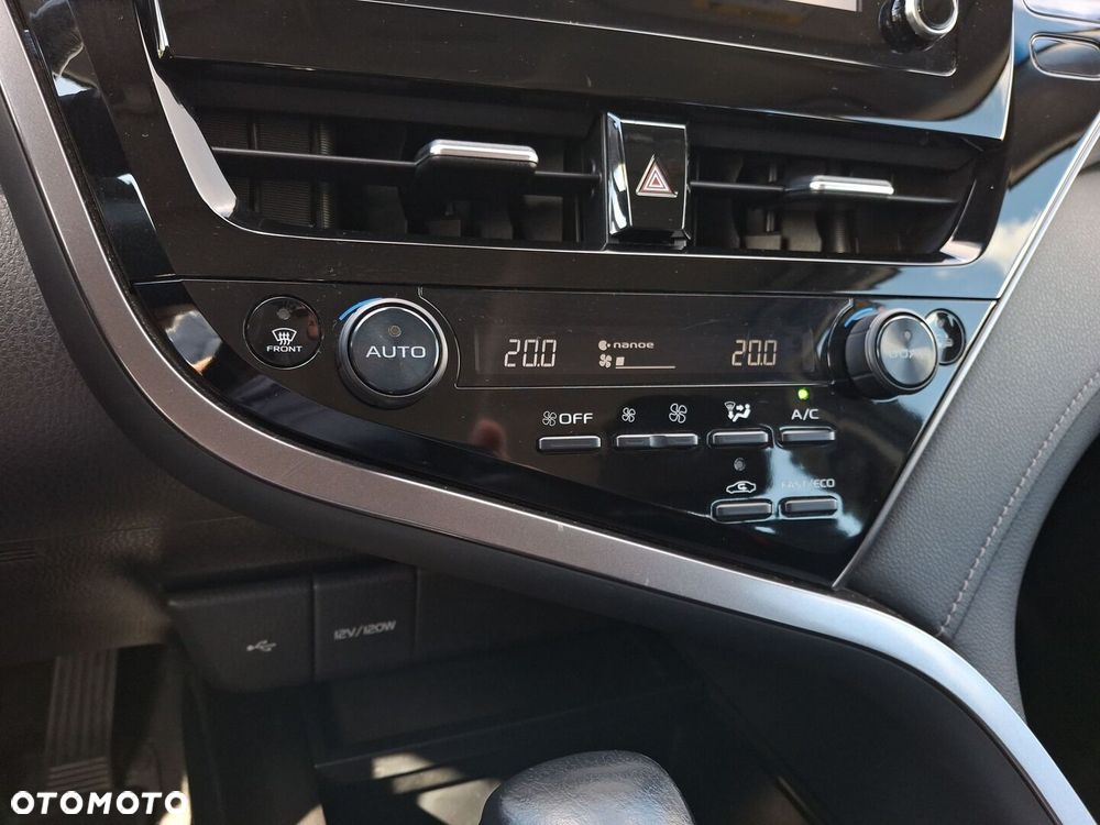 Toyota Camry 2.5 Hybrid Comfort CVT - 22