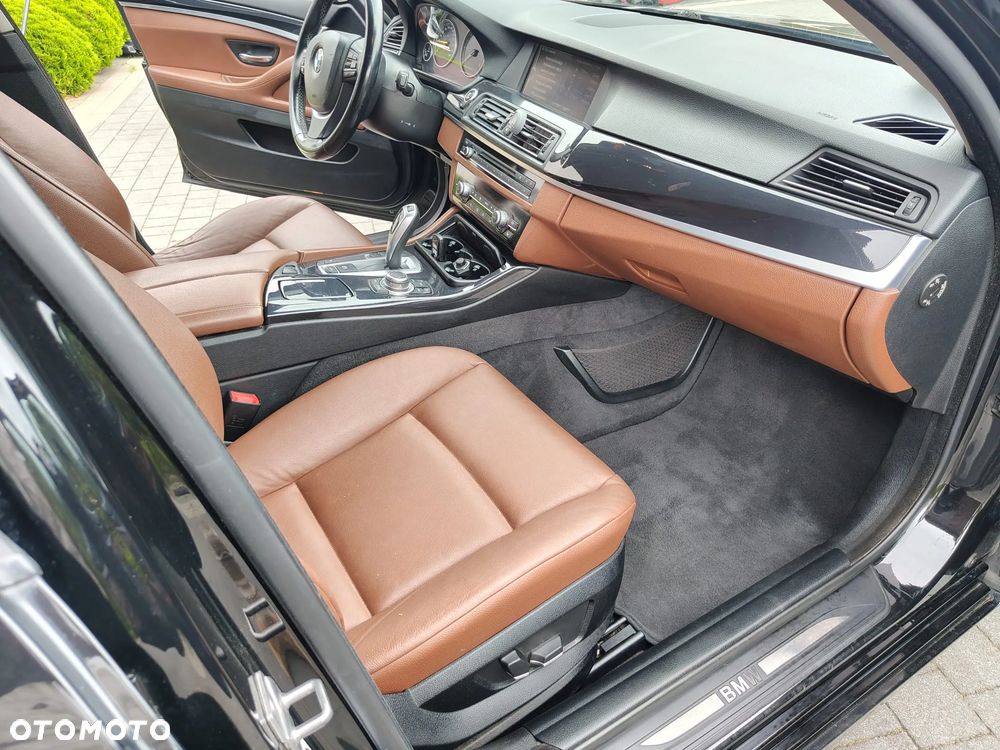 BMW Seria 5 525d - 13