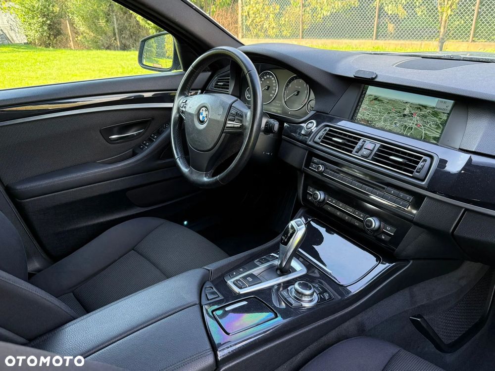 BMW Seria 5 528i xDrive - 15