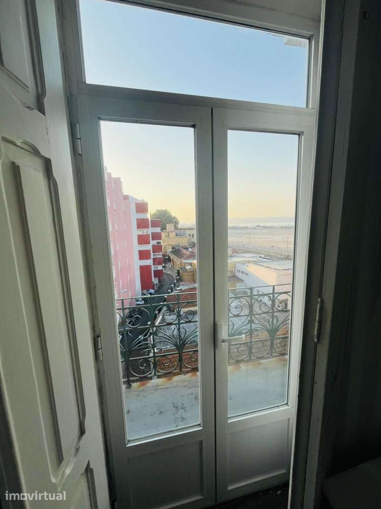 Quarto - localizado em Linda-a-Velha Lisbon - Grande imagem: 3/10