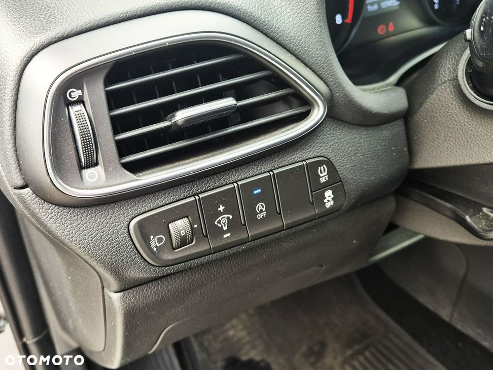 Hyundai i30 1.5 DPI Classic + - 14