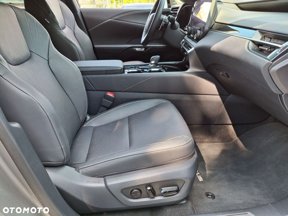 Lexus RX 450h+ Prestige - 12