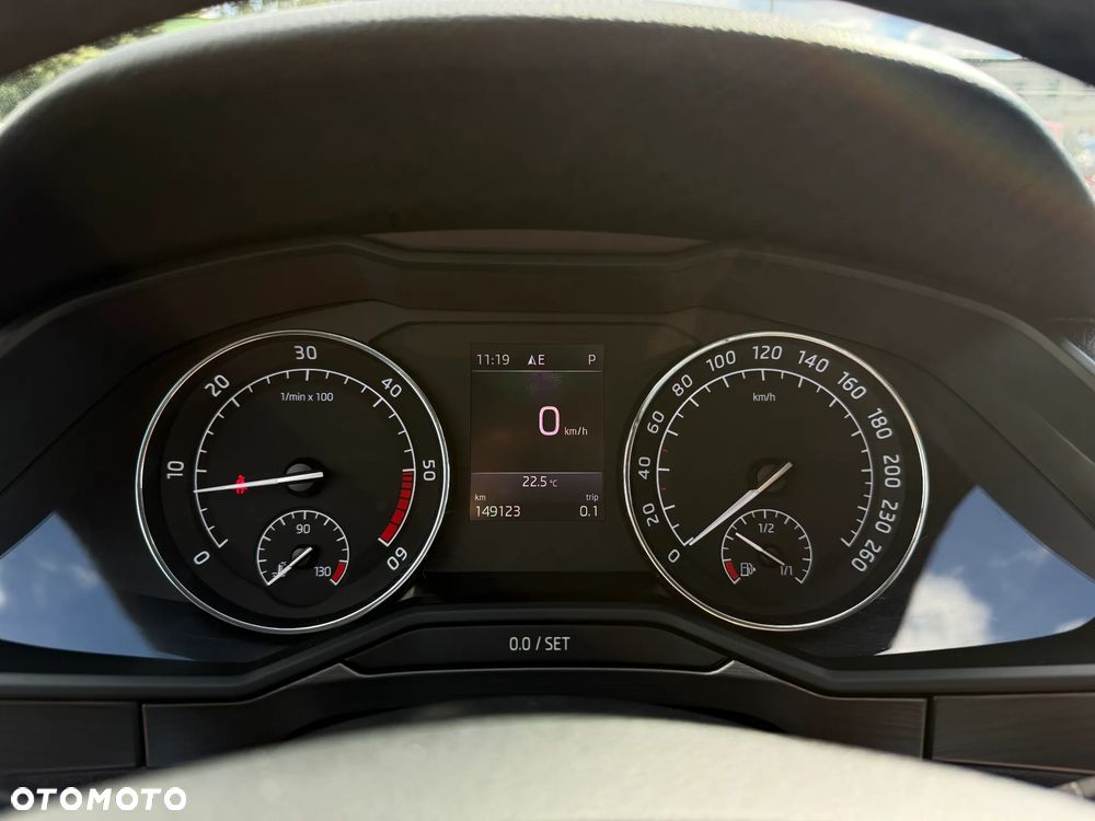 Skoda Superb 2.0 TDI Ambition DSG - 17