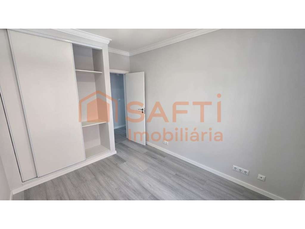 Apartamento T2 - R/C Alto- com Arrecadação- Corroios - Grande imagem: 5/18
