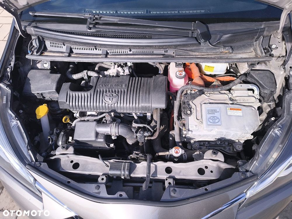 Toyota Yaris Hybrid 100 Selection - 16