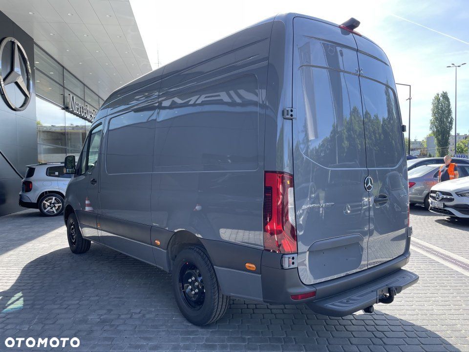 Mercedes-Benz Sprinter - 4
