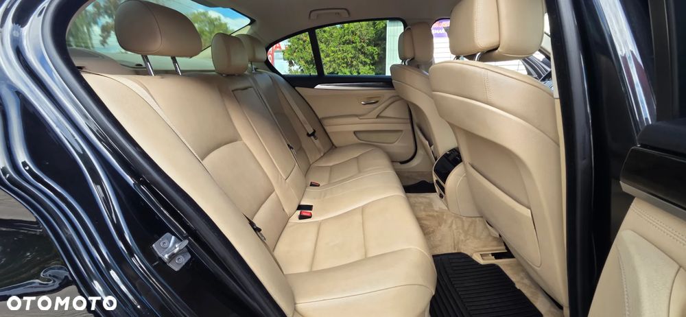 BMW Seria 5 525d - 36