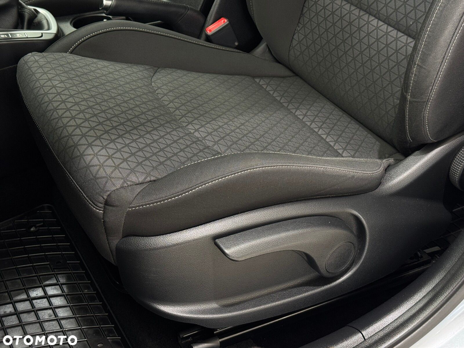 Kia Ceed - 11