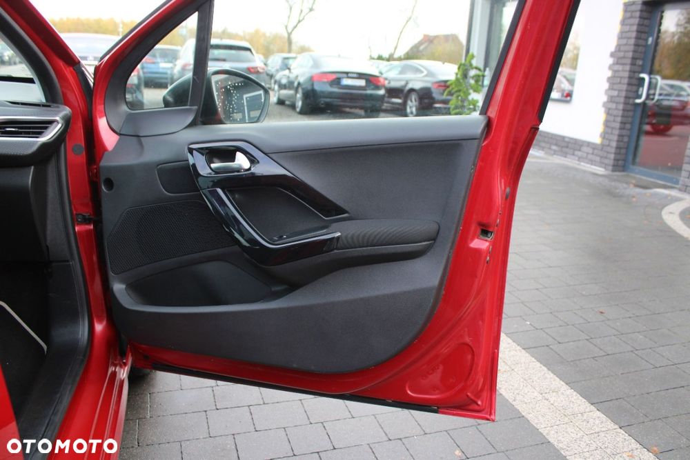 Peugeot 208 - 29
