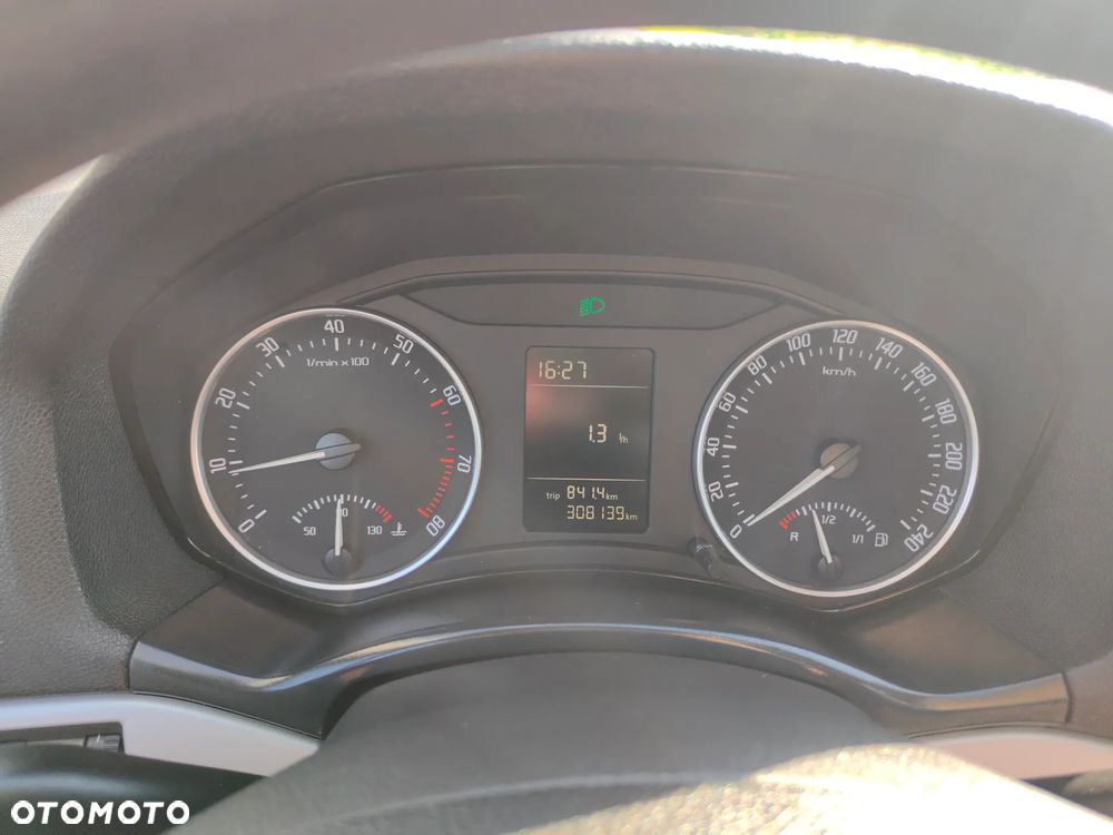 Skoda Octavia 1.6 Ambition - 7