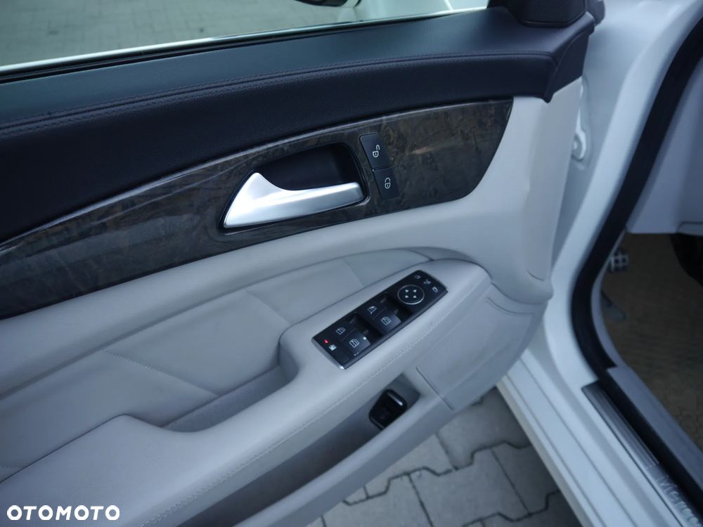 Mercedes-Benz CLS 350 CDI 4-Matic BlueEff - 21