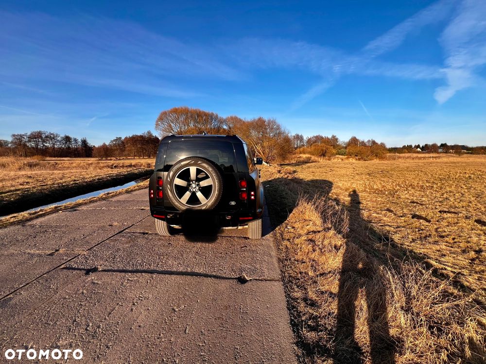 Land Rover Defender - 26