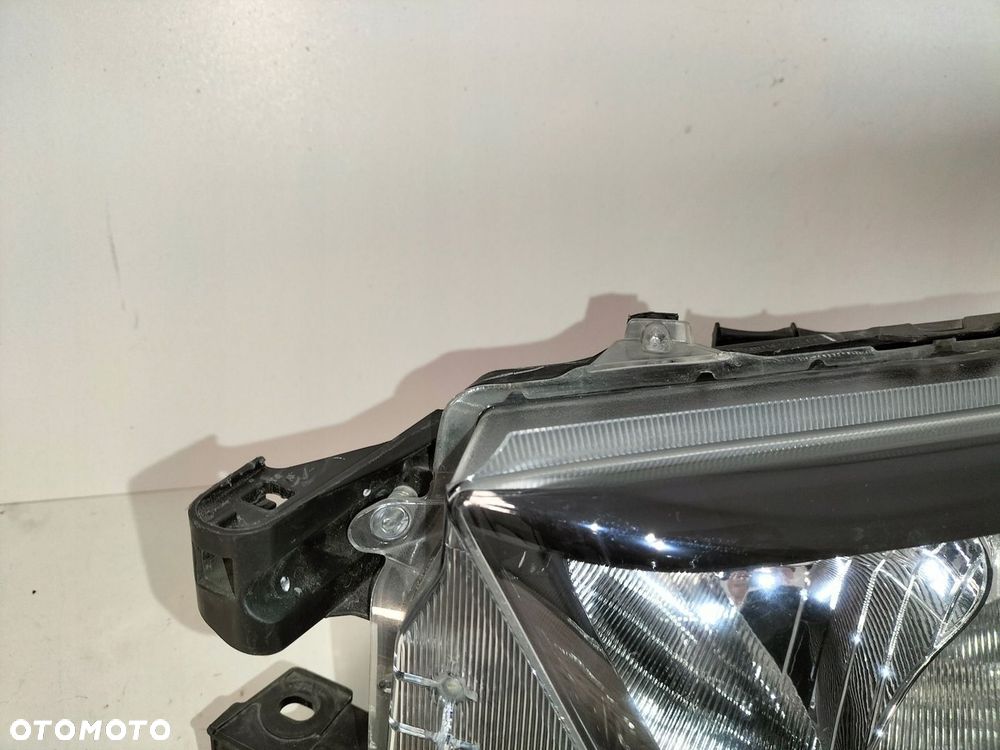 Lampa przednia reflektor lewa TOYOTA HILUX 8 VIII LIFT 20- - 5