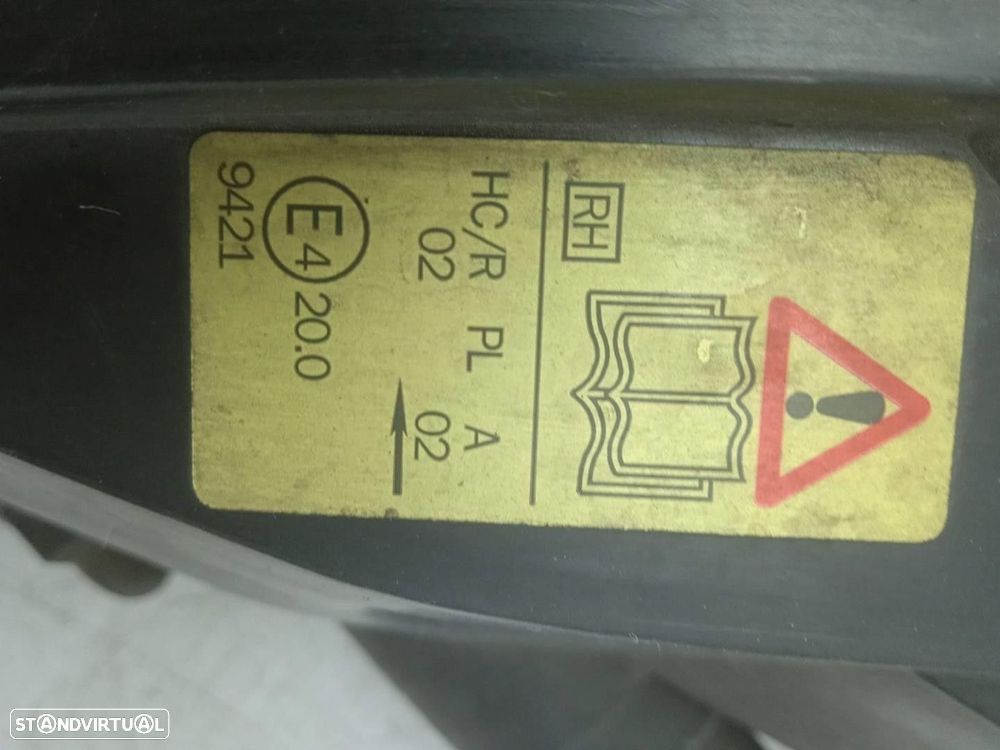 FAROL DIREITO FORD FOCUS 2001 - 2