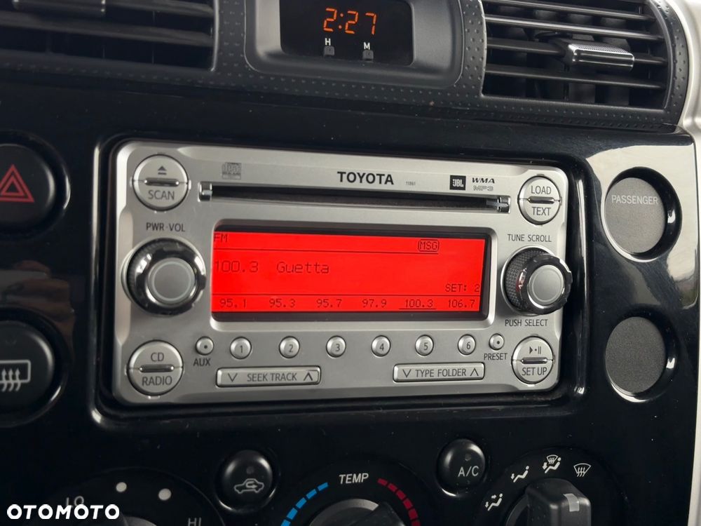 Toyota FJ 2011