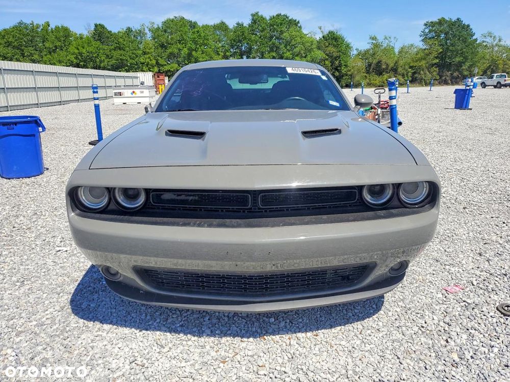 Dodge Challenger - 2