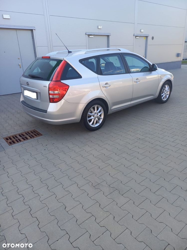 Kia Ceed - 11