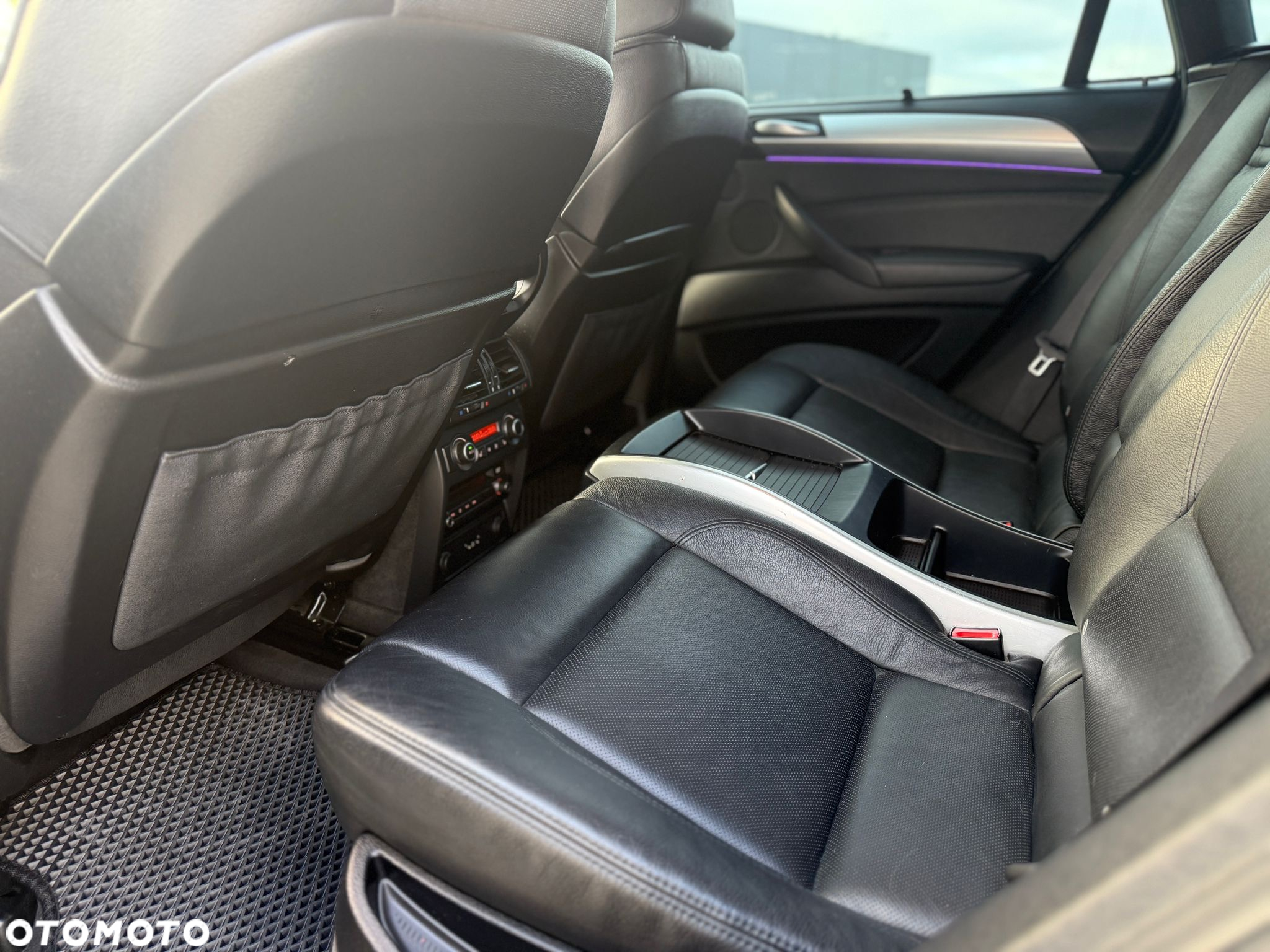 BMW X6 xDrive50i - 12